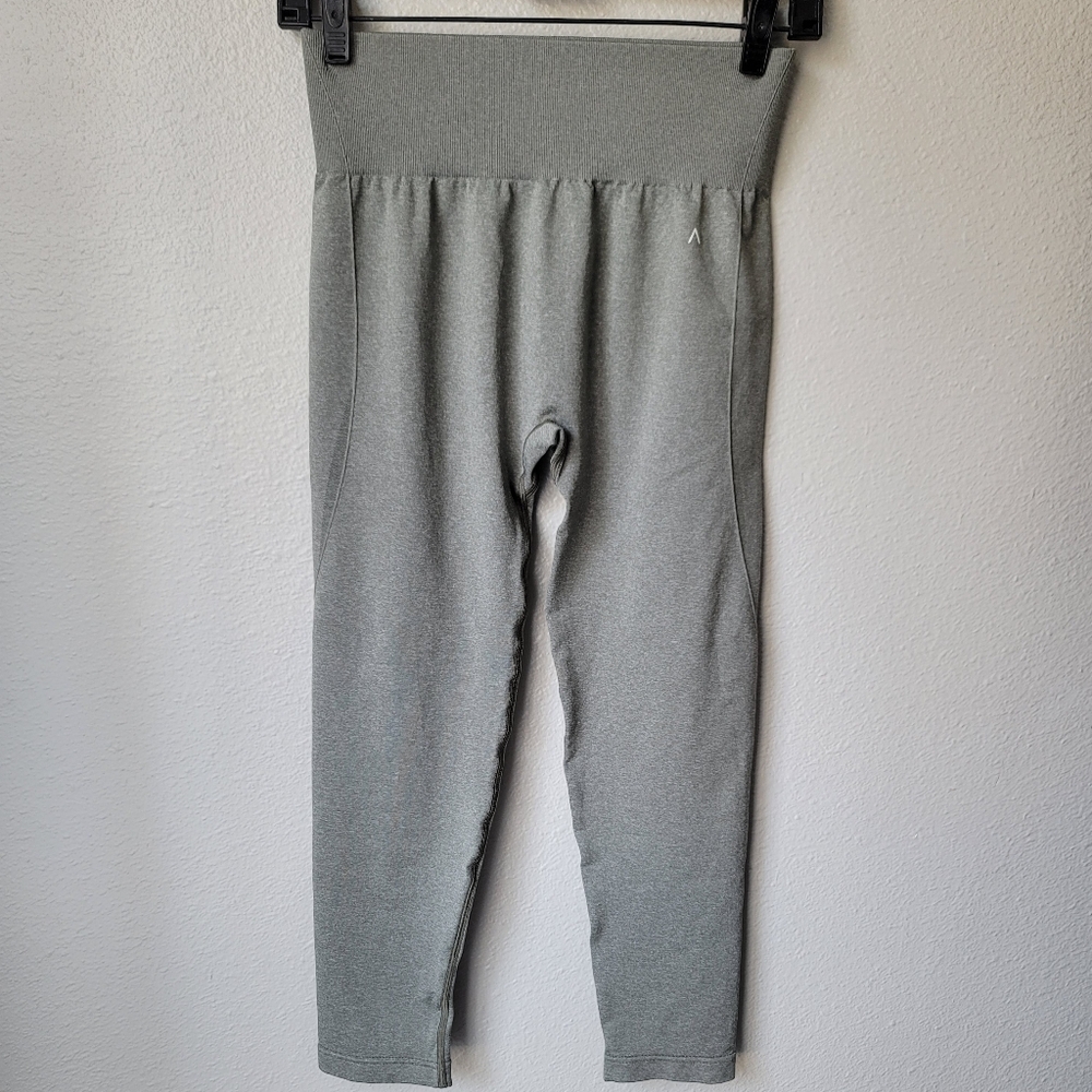 ACTA Wear Seamless 7/8 Leggings Size Large Color Grey/Green